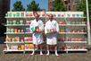 Merick Schoute en Valentijn Van Santvoort, de oprichters van Holie Foods, geven in hun ‘Sugar Score’-campagne scores aan de producten van hun concurrenten.