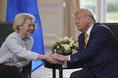 Trump ontving Commissievoorzitter Von der Leyen op een nogal neerbuigende manier.