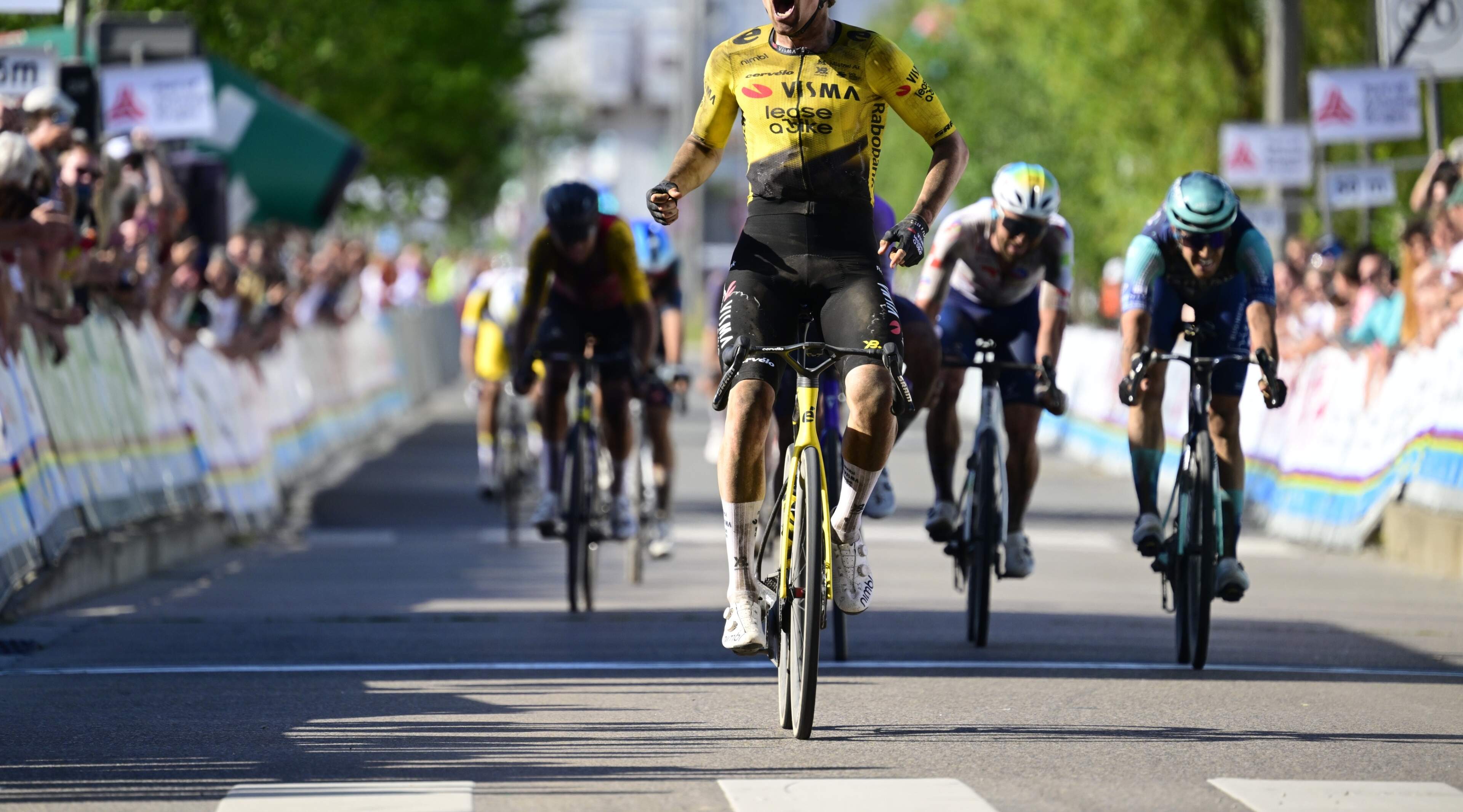 Per Strand Hagenes trekt zich los van negental en wint Antwerp Port Epic