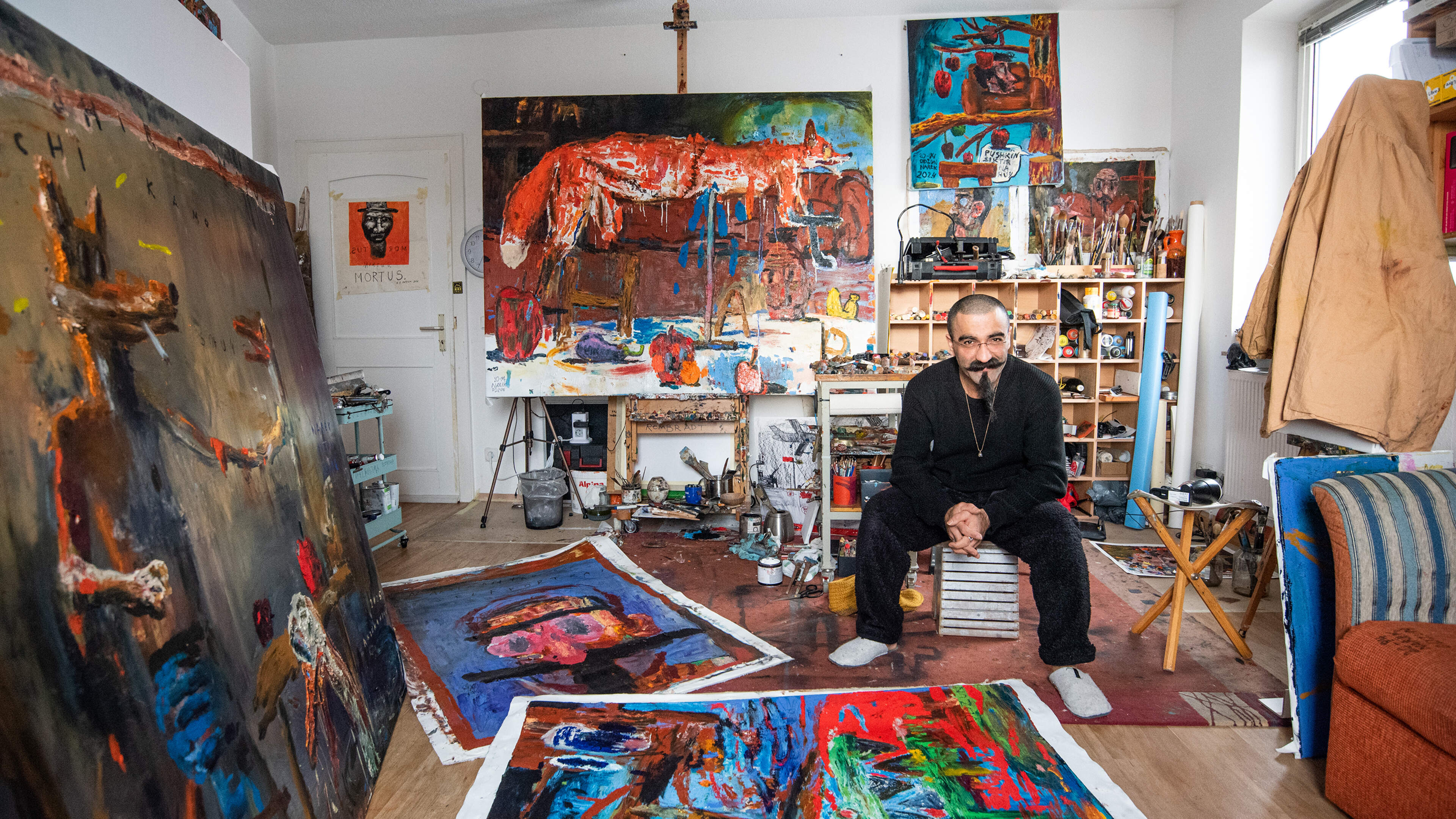 Armeense kunstenaars Narek Arzumanyan en Artur Eranosian exposeren samen: “We bouwen een toekomst op een afwezig fundament”