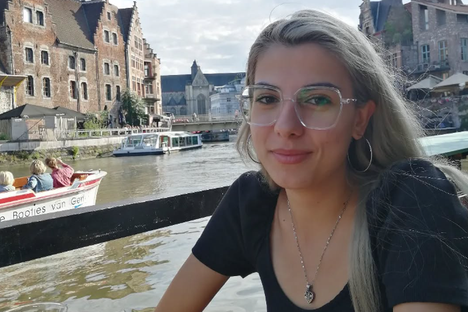 esila ayik