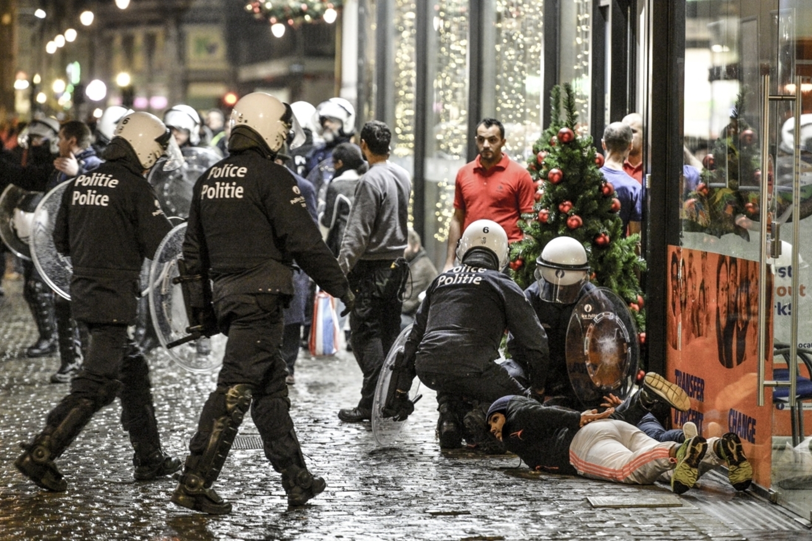 36 personen opgepakt na Brusselse rellen | De Standaard