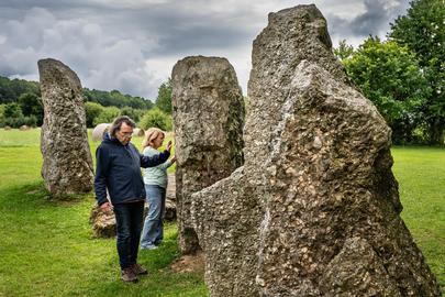 De menhirs speelden een belangrijke spirituele rol in de neolithische samenleving, en doen dat voor Eric Gobert nog steeds.