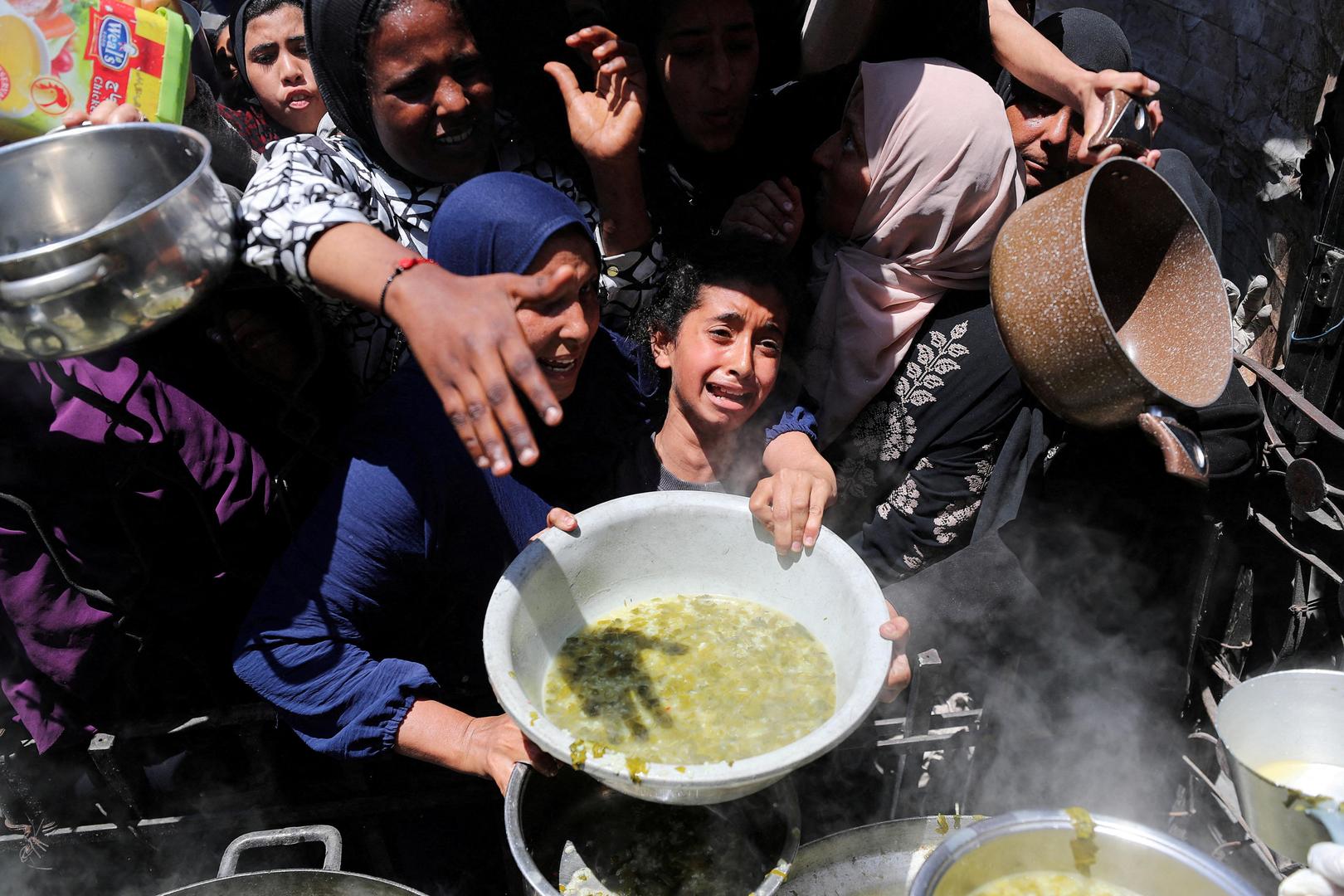 De bevolking in Gaza lijdt honger, zeker nu de voedselbedelingen gestopt zijn. 