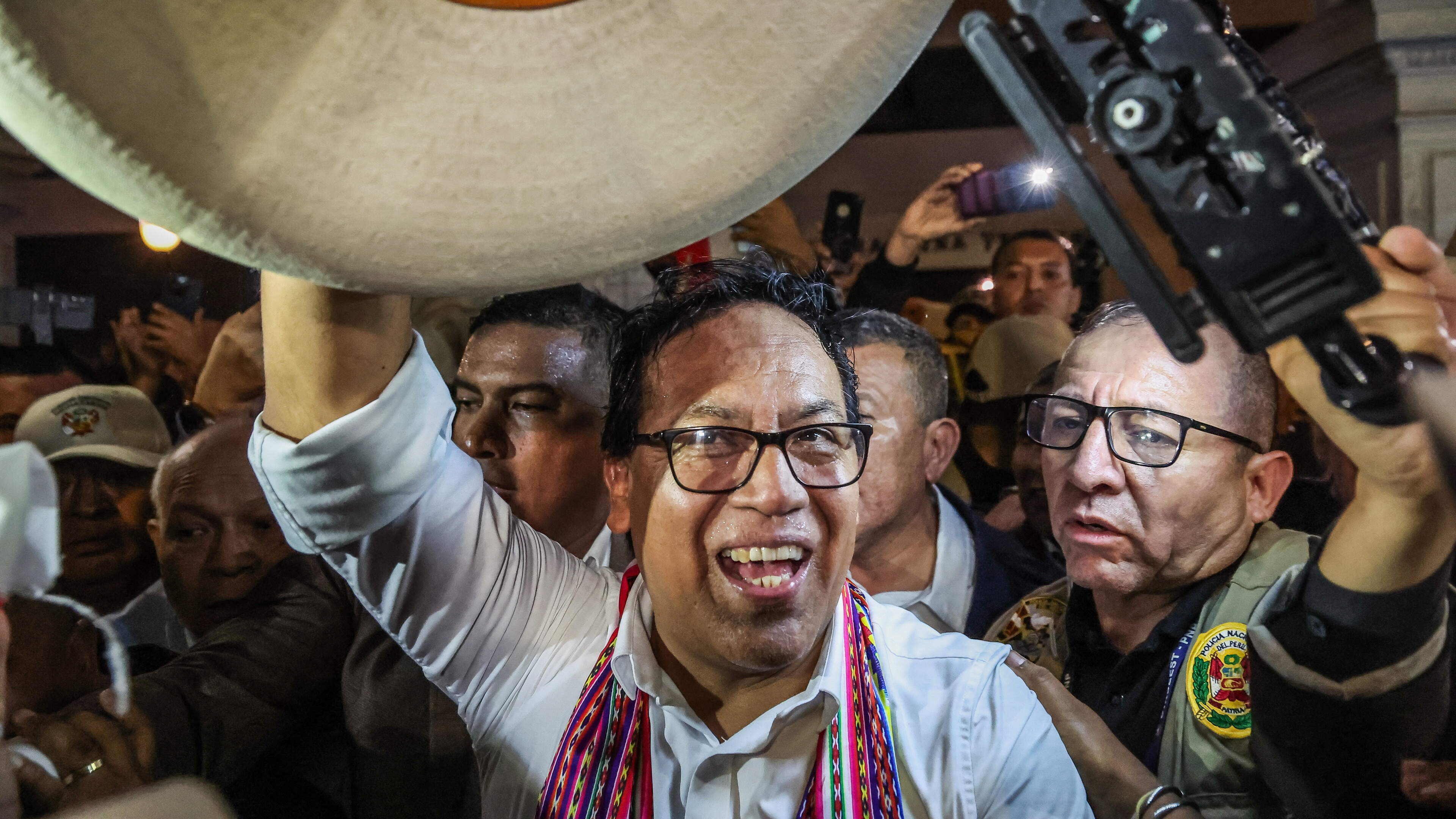 Linkse Sánchez of rechtse Fujimori: patstelling in president