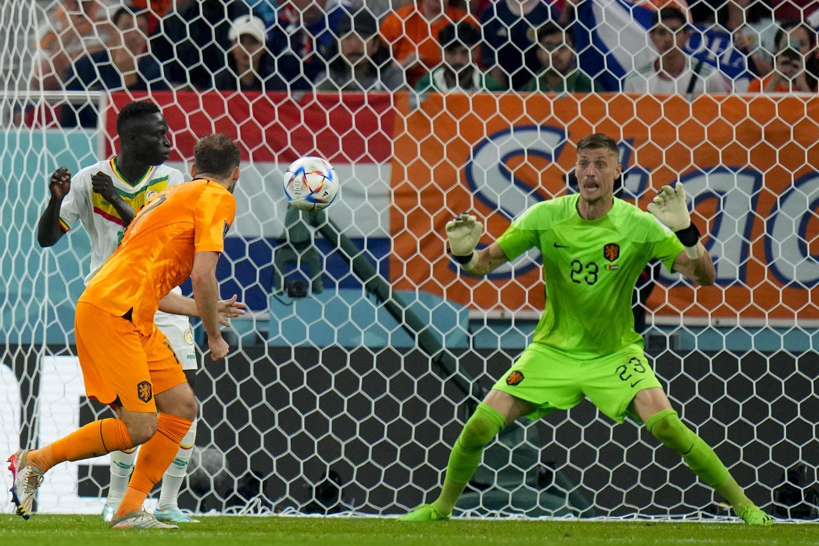 Noppert trad maandag in de voetsporen van onder anderen Edwin van der Sar, Maarten Stekelenburg en Jasper Cillessen. 