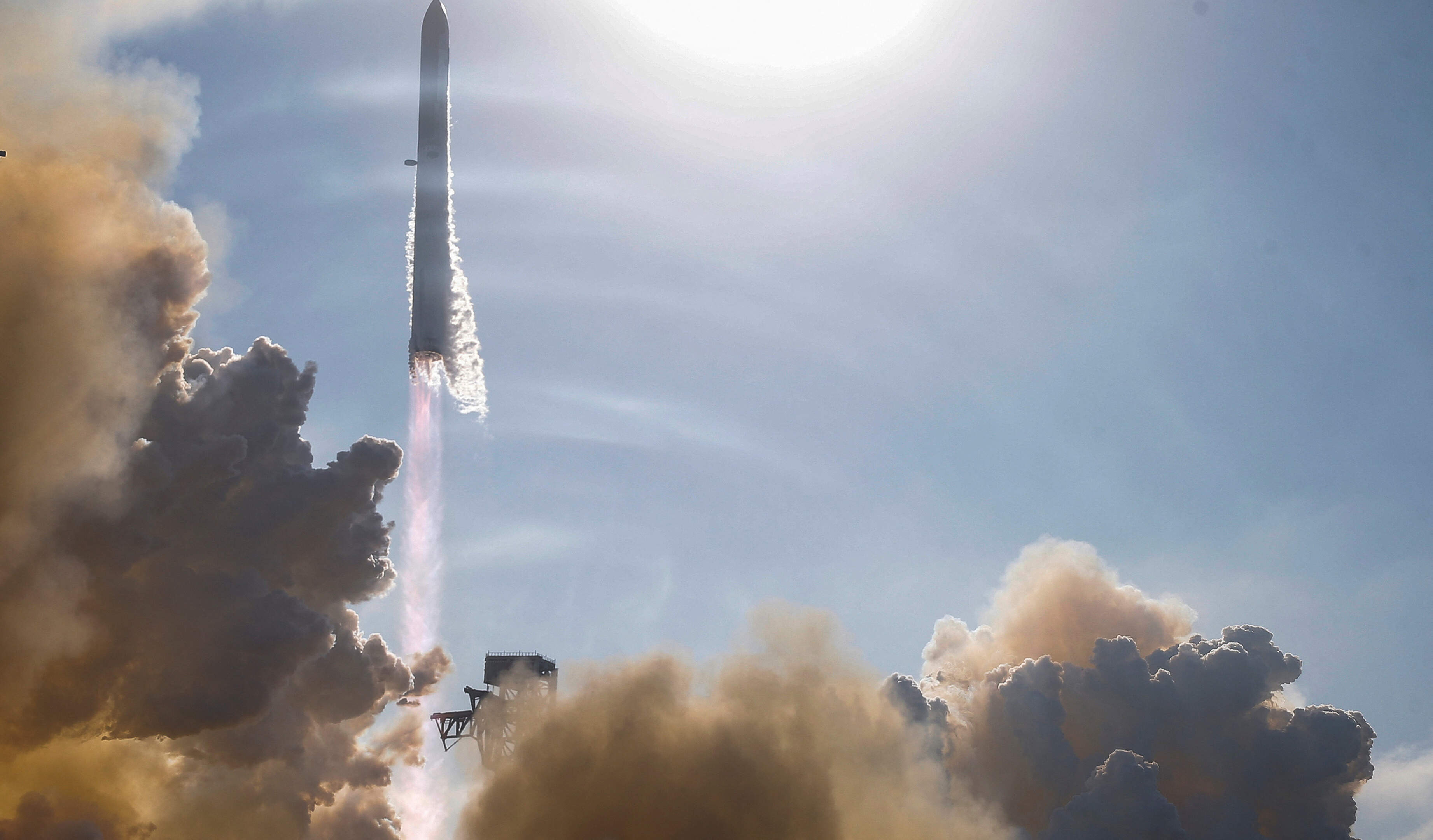 Met een dag vertraging lanceert SpaceX dan toch vernieuwde Starship-raket in cruciale test voor beursgang
