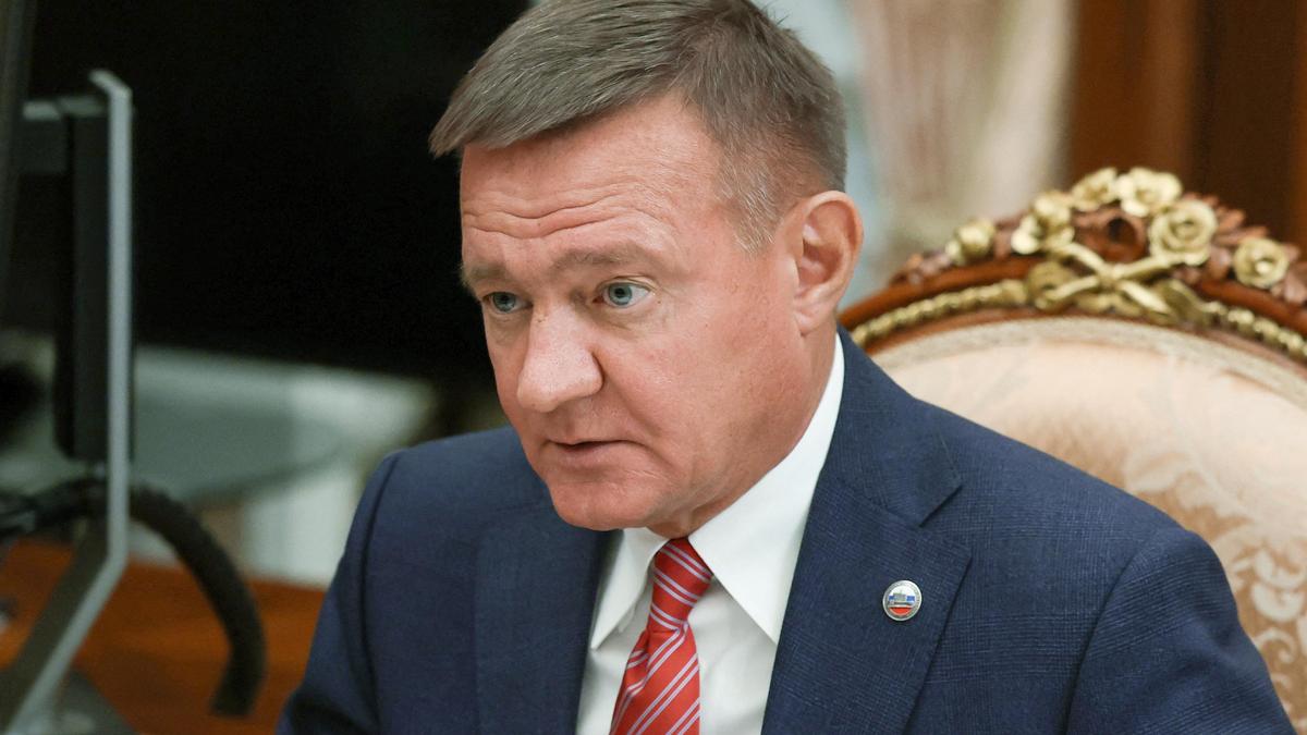 “Russische minister van Transport pleegt zelfmoord na zijn ontslag”