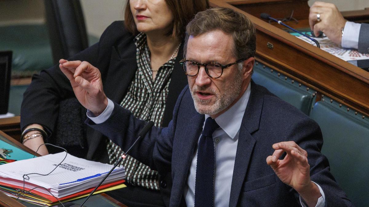Geen enkele partijvoorzitter verdient zoveel als paul magnette